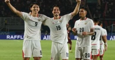 Thom Haye (kanan) dan Mitchell Baker merayakan gol ke gawang Kamboja dalam laga pertama Grup A ASEAN Championship 2026 atau Piala AFF 2026 di Stadion Pakansari, Cibinong, pada Senin (27/7/2026) malam WIB. (Foto: Antonius Aditya Mahendra)