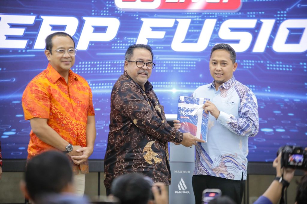 Wakil Gubernur (Wagub) DKI Jakarta, Rano Karno, meresmikan peluncuran ERP Fusion PAM Jaya di PAM Jaya Corporate Learning Center, Duren Sawit, Jakarta Timur, Rabu (15/1/2025). (Foto: Siaran Pers DKI Jakarta)