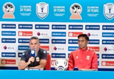 Pelatih tim nasional sepak bola Indonesia John Herdman memberikan keterangan dalam konferensi pers jelang laga melawan Vietnam pada Piala AFF 2026 di Stadion Utama Gelora Bung Karno 9SUGBK), Senayan, Jakarta, Minggu (2/8/2026). (Foto: ANTARA/Aloysius Lewokeda)