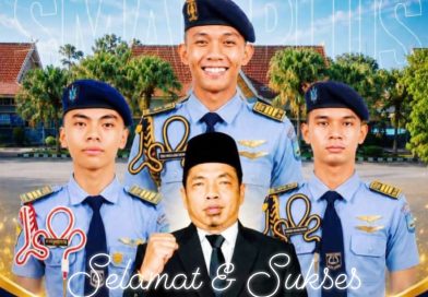 Tiga alumni terbaik tersebut berhasil menembus dua matra TNI, yakni satu orang di Akademi Angkatan Laut (AAL) dan dua orang di Akademi Angkatan Udara (AAU). (Foto: Humas SMAN Plus Provinsi Riau)