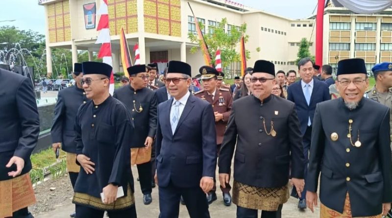 Ketua DPRD Provinsi Sumatera Barat, Muhidi, menghadiri Sidang Paripurna Istimewa dalam rangka Peringatan Hari Jadi ke-357 Kota Padang di Gedung DPRD Kota Padang, Jumat (7/8/2026). (Foto: DPRD Sumbar)
