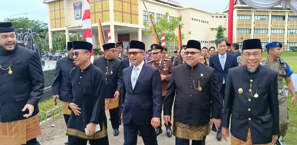 Ketua DPRD Provinsi Sumatera Barat, Muhidi, menghadiri Sidang Paripurna Istimewa dalam rangka Peringatan Hari Jadi ke-357 Kota Padang di Gedung DPRD Kota Padang, Jumat (7/8/2026). (Foto: DPRD Sumbar)