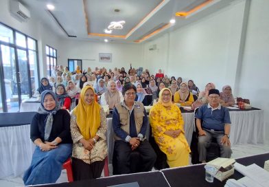 Anggota Komisi IV DPRD Provinsi Sumatera Barat, Sitti Izzati Aziz, menggelar sosialisasi Peraturan Daerah (Perda) Sumbar Nomor 4 Tahun 2023 tentang Penanggulangan Bencana di Nagari Ketaping, Kecamatan Batang Anai, Kabupaten Padang Pariaman, Minggu pagi (9/8/2026). (Foto: IST/Novrianto)