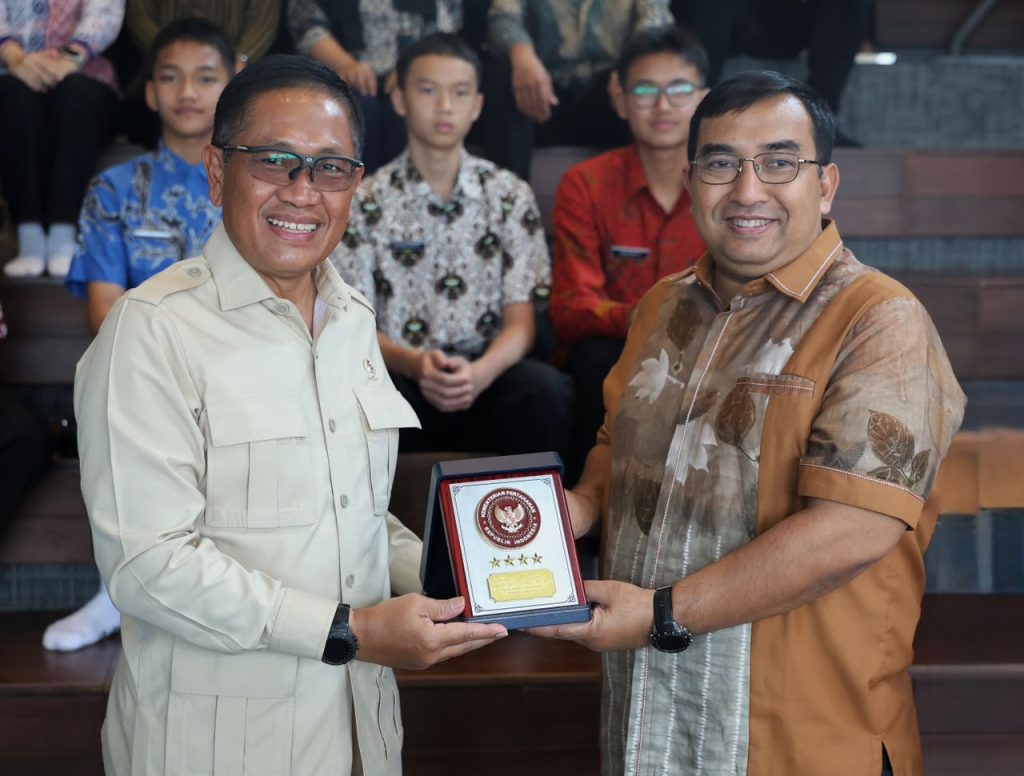 Wakil Menteri Pertahanan Republik Indonesia (Wamenhan RI), Donny Ermawan Taufanto, mendatangi SMA Kemala Taruna Bhayangkara (KTB) di Kabupaten Bogor, Jawa Barat, Minggu (9/8/2026). (Foto: Kemhan RI)