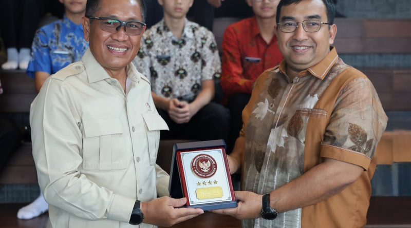 Wakil Menteri Pertahanan Republik Indonesia (Wamenhan RI), Donny Ermawan Taufanto, mendatangi SMA Kemala Taruna Bhayangkara (KTB) di Kabupaten Bogor, Jawa Barat, Minggu (9/8/2026). (Foto: Kemhan RI)