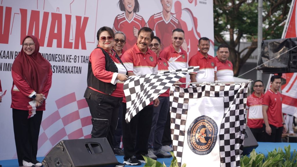 Menteri Imigrasi dan Pemasyarakatan, Agus Andrianto, resmi membuka kegiatan Fun Walk dan aksi sosial di kawasan Politeknik Imigrasi dan Pemasyarakatan (Poltek Imipas), Tangerang, Banten, Minggu (9/8/2026). (Foto: Kemen Imipas RI)