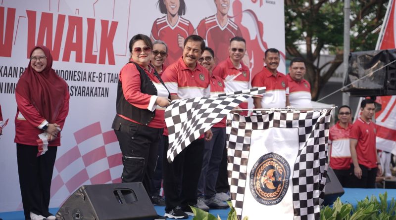 Menteri Imigrasi dan Pemasyarakatan, Agus Andrianto, resmi membuka kegiatan Fun Walk dan aksi sosial di kawasan Politeknik Imigrasi dan Pemasyarakatan (Poltek Imipas), Tangerang, Banten, Minggu (9/8/2026). (Foto: Kemen Imipas RI)