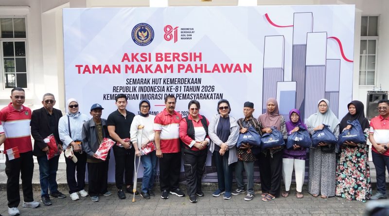 Memperingati Hari Ulang Tahun (HUT) ke-81 Kemerdekaan Republik Indonesia, Kementerian Imigrasi dan Pemasyarakatan (Kemenimipas) menggelar Aksi Bersih Taman Makam Pahlawan (TMP) Taruna di Kota Tangerang, Banten, Minggu (9/8/2026). (Foto: Kemen Imipas RI)
