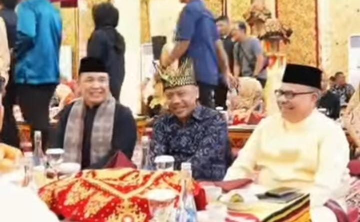 Ketua DPRD Provinsi Sumatera Barat, Muhidi, bersama Wakil Ketua DPRD Sumbar, Nanda Satria, menghadiri agenda Padang Bajamba – Road to Gastronomy City Charity. (Foto: IST/Novrianto)
