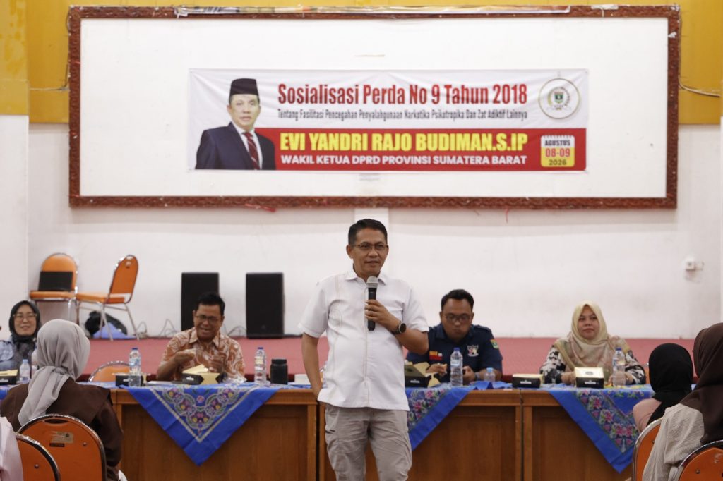 Wakil Ketua DPRD Sumatera Barat, Evi Yandri Rajo Budiman, menegaskan bahwa masyarakat perlu mengubah pola pikir negatif terhadap pelaku penyalahgunaan narkoba. (Foto: IST/Novrianto)