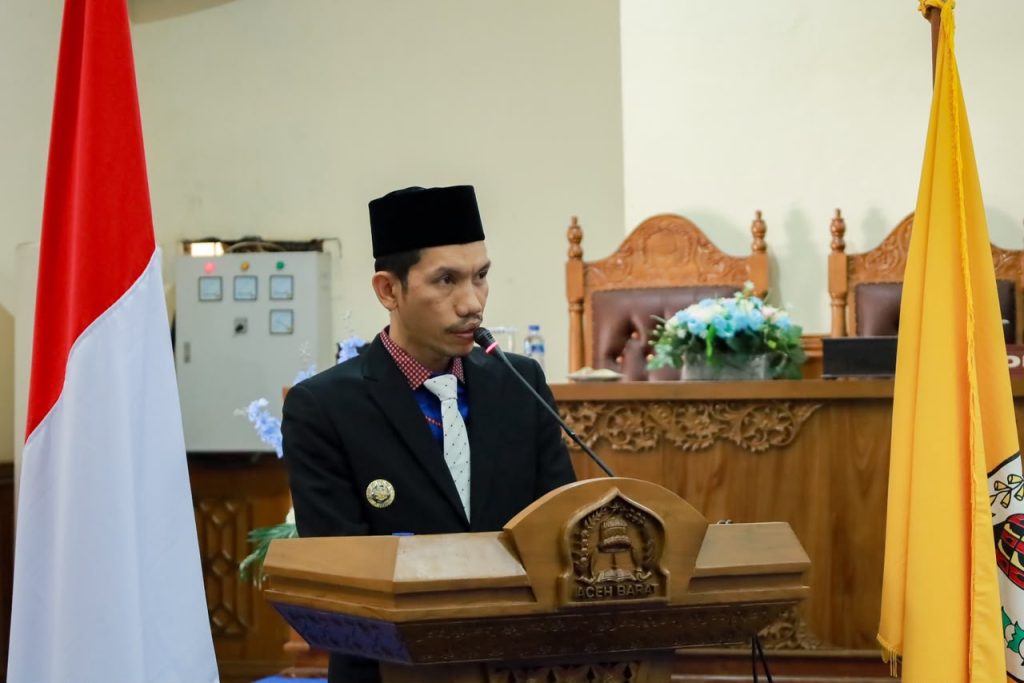 Bupati Aceh Barat Tarmizi menghadiri Rapat Paripurna ke-V Masa Sidang II di ruang sidang utama DPRK Aceh Barat, Selasa (11/8/2026). (Foto: IST/M. Akbar)