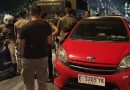 Seorang warga berinisial AFR mempertanyakan dasar hukum razia yang digelar Satpol PP Kota Padang di kawasan Jalan Khatib Sulaiman, Kamis (13/8/2026) dini hari. (Foto: IST/Novrianto)