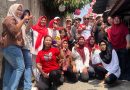 Ketua RT. 08, Heri Susanto bersama Ketua RW. 03, Erwin foto bersama dengan Panitia Kelurahan Pasar Bawah dalam rangka memperingati HUT RI yang ke-81. (Foto: Heri Susanto)