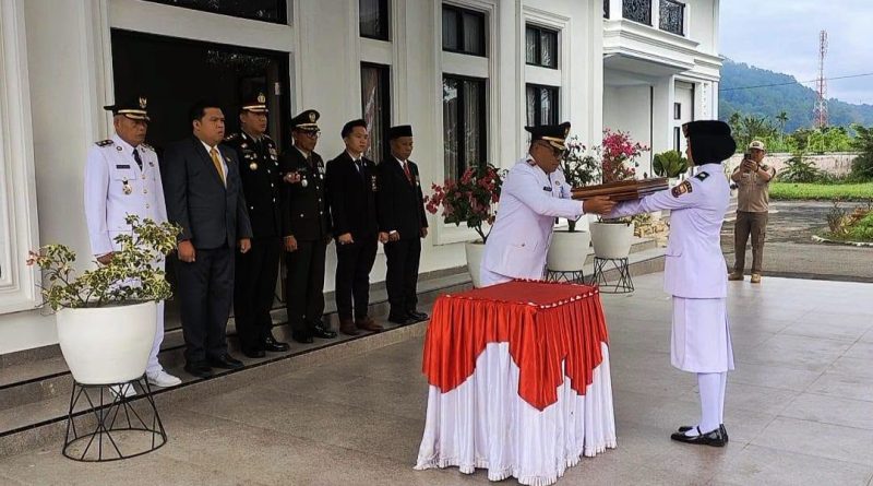 Pemerintah Kota Sungai Penuh menggelar prosesi penjemputan Duplikat Bendera Pusaka Sang Saka Merah Putih dalam rangka memperingati HUT ke-81 Kemerdekaan Republik Indonesia, Senin (17/8/2026). (Foto: Kominfo Sungai Penuh)