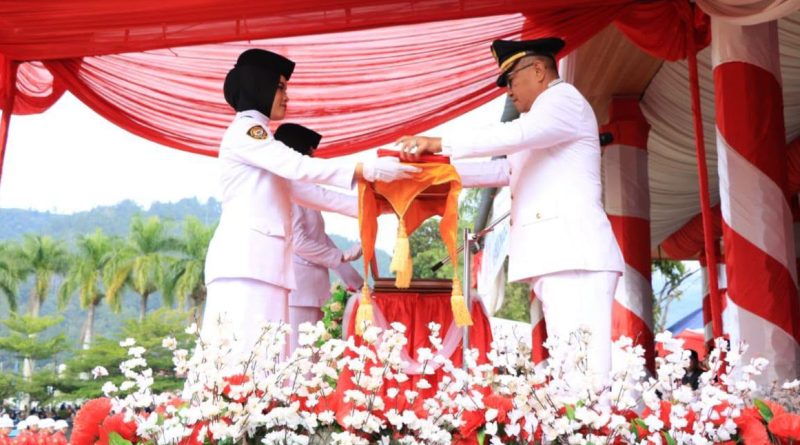 Wali Kota Sungai Penuh, Alfin, memimpin upacara peringatan Hari Ulang Tahun (HUT) ke-81 Kemerdekaan Republik Indonesia di Lapangan Merdeka Kota Sungai Penuh, Senin (17/8/2026). (Foto: Kominfo Sungai Penuh)