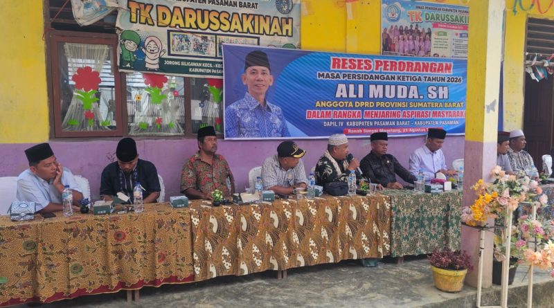 Anggota DPRD Provinsi Sumatera Barat, Ali Muda, S.H., menggelar kegiatan reses untuk menjaring aspirasi masyarakat di Jorong Siligawan Kecil, Nagari Ranah Sungai Magelang, Kecamatan Gunung Tuleh, Kabupaten Pasaman Barat, Jumat (21/8/2026). (Foto: IST/Novrianto)