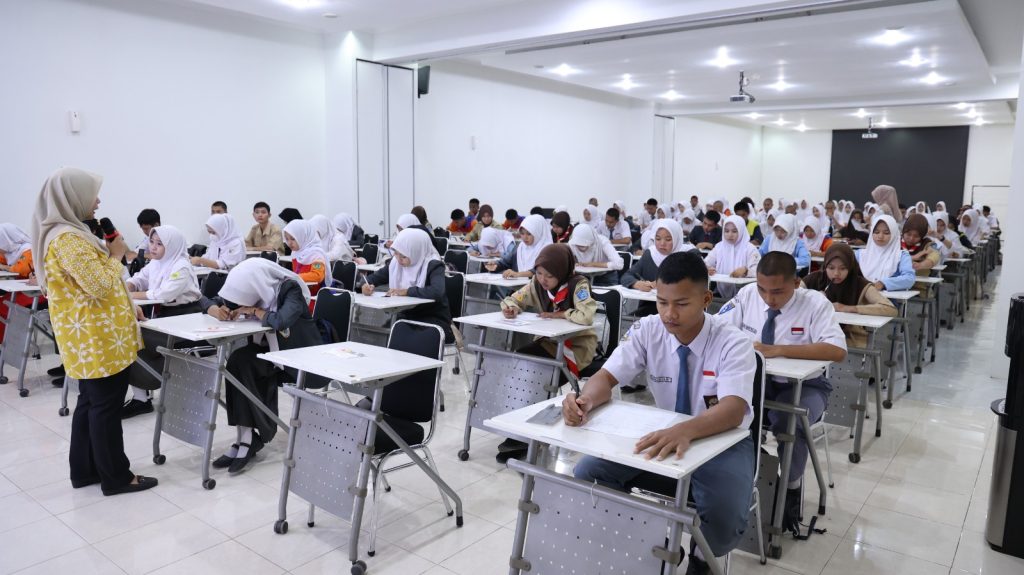 Seleksi program Beasiswa Pendidikan Mahasiswa Sekitar Bukit Asam (BIDIKSIBA). (Foto: Humas PTBA)