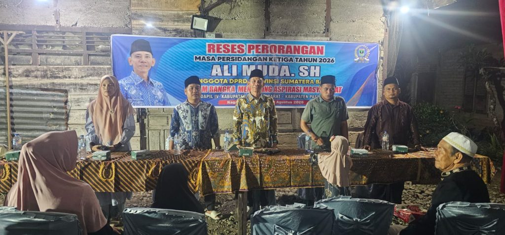 Anggota DPRD Provinsi Sumatera Barat, Ali Muda, S.H., menggelar kegiatan reses guna menjemput aspirasi masyarakat di Jorong Koto Ampera, Nagari Koto Gunung, Kecamatan Lembah Melintang, Kabupaten Pasaman Barat, Jumat malam (21/8/2026). (Foto: IST/Novrianto)