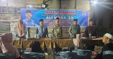 Anggota DPRD Provinsi Sumatera Barat, Ali Muda, S.H., menggelar kegiatan reses guna menjemput aspirasi masyarakat di Jorong Koto Ampera, Nagari Koto Gunung, Kecamatan Lembah Melintang, Kabupaten Pasaman Barat, Jumat malam (21/8/2026). (Foto: IST/Novrianto)
