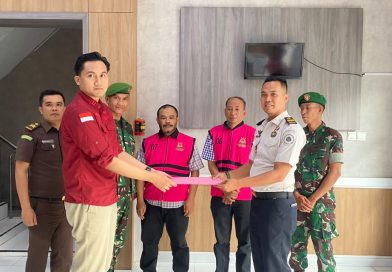 Tim Bidang Tindak Pidana Khusus Kejaksaan Negeri (Kejari) Sungai Penuh menahan dua pejabat Dinas Pemadam Kebakaran (Damkar) Kota Sungai Penuh, Rabu (26/8/2026). (Foto: IST/Dewi Yulianti)
