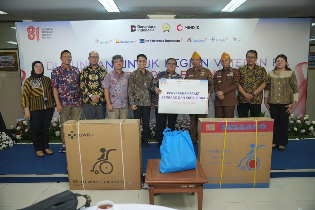 Foto bersama Legiun Veteran Republik Indonesia (LVRI) wilayah Sumatera Selatan dan Lampung, Senin (31/8/2026). (Foto: Humas PTBA)