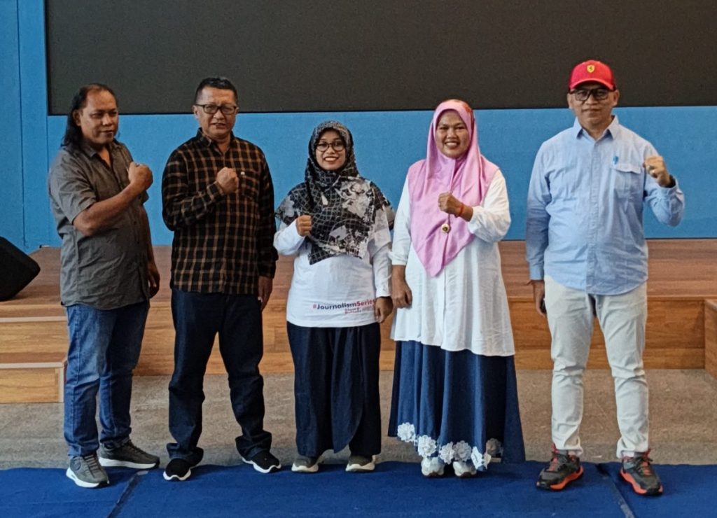Peserta Uji Kompetensi Wartawan (UKW) MZK News (Kiri-Kanan) Tri Sofyani Effendi, I Gd. Putu Wiguna, Martha Syaflina, Rosbinner Hutagaol, I Nyoman Artha Wirawan, S.Pt. di Griya Solopos, Surakarta, Minggu (30/8/2026). (Foto: MZK News/Martha Syaflina)