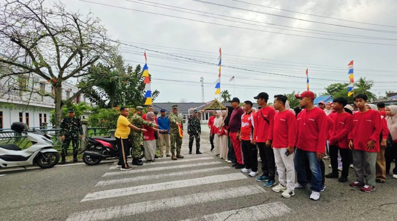 Pemerintah Kecamatan Tebing Tinggi bersama unsur TNI-Polri menggelar penyuluhan pencegahan Kebakaran Hutan dan Lahan (Karhutla) yang dirangkai dengan aksi jalan santai pungut sampah, Senin (31/8/2026). (Foto: Pemkab Selatpanjang)