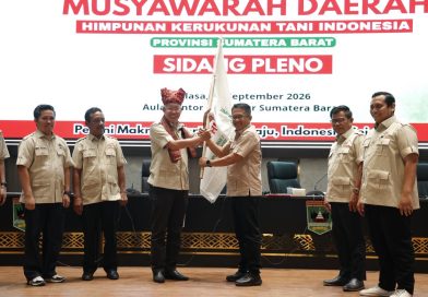Wakil Ketua DPRD Provinsi Sumatera Barat, Evi Yandri Rajo Budiman, resmi dikukuhkan sebagai Ketua DPD Himpunan Kerukunan Tani Indonesia (HKTI) Sumbar periode 2026–2031. (Foto: IST/Novrianto)