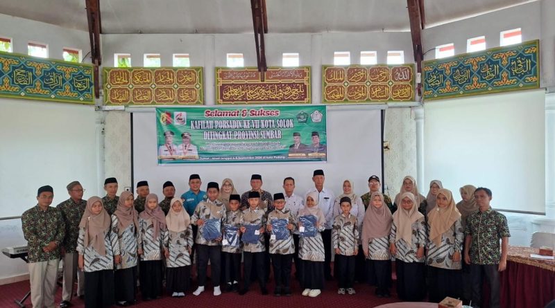 Kantor Kementerian Agama (Kemenag) bersama Pemerintah Kota Solok secara resmi melepas keberangkatan kafilah Pekan Olahraga dan Seni Antar Diniyah (Porsadin) ke-VII tingkat Provinsi Sumatera Barat, Rabu (2/9/2026). (Foto: IST/Fitria Sartika)