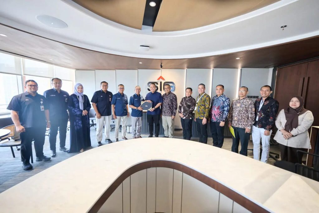 Wakil Ketua DPRD Sumatera Barat (Sumbar), Nanda Satria, terus mendorong peningkatan Pendapatan Asli Daerah (PAD) melalui optimalisasi Pajak Air Permukaan (PAP) serta kontribusi Sumbangan Pihak Ketiga salah satunya PT Semen Indonesia (Persero) Tbk (SIG) selaku induk PT Semen Padang, Rabu (2/9/2026). (Foto: IST/Novrianto)