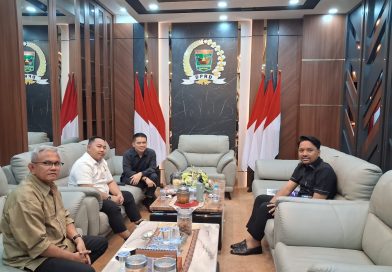 Diskusi strategis yang dihadiri langsung oleh Ketua Komisi V DPRD Sumbar, H. Lazuardi Erman, S.H., tersebut membahas berbagai poin krusial dalam perubahan regulasi sektor pendidikan. (Foto: IST/Novrianto)