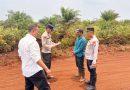 Polsek Sabak Auh menggelar patroli sekaligus sosialisasi pencegahan Kebakaran Hutan dan Lahan (Karhutla) di wilayah hukum Kecamatan Sabak Auh, Kabupaten Siak, Senin (7/9/2026). (Foto: Polsek Sabak Auh)