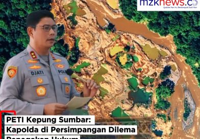 Kepala Kepolisian Daerah (Kapolda) Sumatera Barat, Inspektur Jenderal Polisi Djati Wiyoto Abadhy, S.I.K., dan peta persebaran kegiatan Penambangan Emas Tanpa Izin (PETI) di Sumatera Barat. (Foto: Dok. MZK News/Chris Gangga Lala Pari)