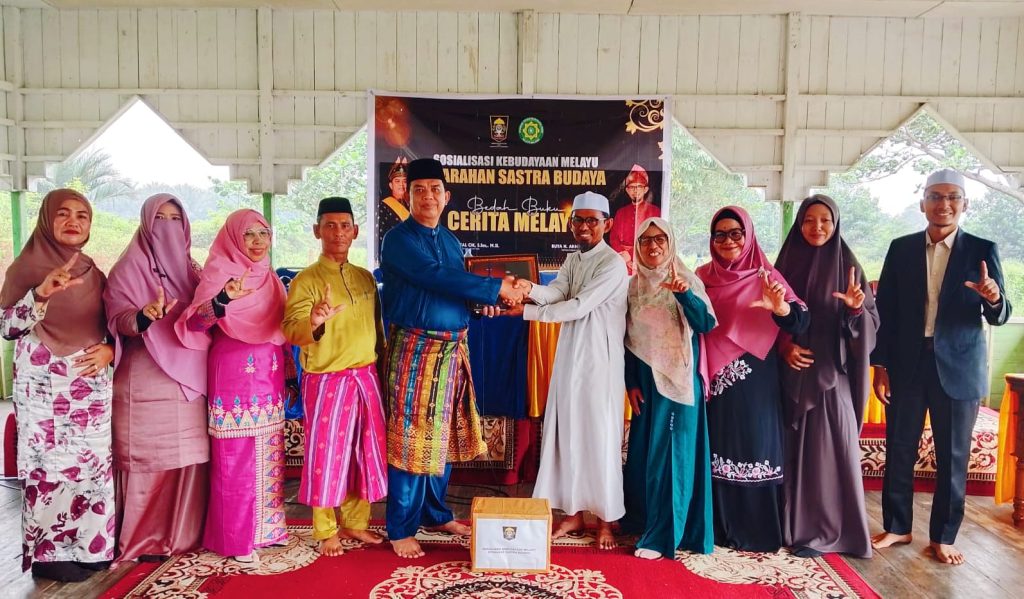 Lembaga Adat Melayu Riau (LAMR) Kabupaten Kepulauan Meranti kembali menggelar kegiatan Sosialisasi Kebudayaan Melayu, Syarahan Sastra Budaya, dan Bedah Buku Cerita Melayu di Pondok Pesantren Darul Fikri Selatpanjang, Rabu (9/9/2026). (Foto: Humas LAMR Kepulauan Meranti)