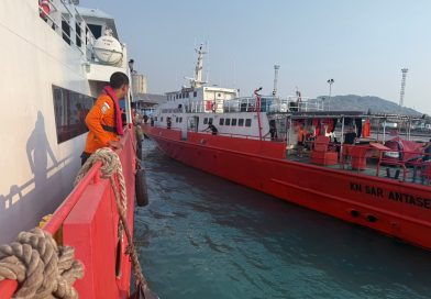 Tim SAR Gabungan kembali melanjutkan operasi pencarian terhadap speed boat Arupadhatu 1 yang dilaporkan hilang kontak di perairan Selat Sunda, Kabupaten Pandeglang, Banten, Rabu (16/9/2026). (Foto: Basarnas Banten)
