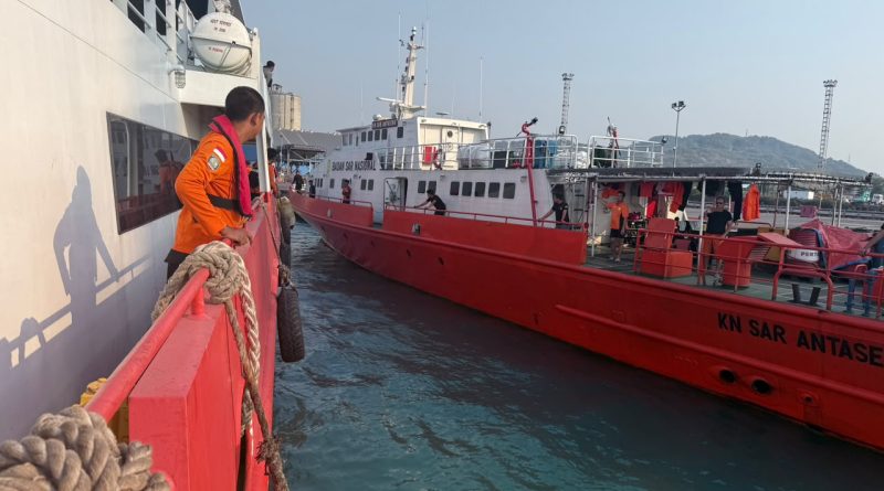 Tim SAR Gabungan kembali melanjutkan operasi pencarian terhadap speed boat Arupadhatu 1 yang dilaporkan hilang kontak di perairan Selat Sunda, Kabupaten Pandeglang, Banten, Rabu (16/9/2026). (Foto: Basarnas Banten)