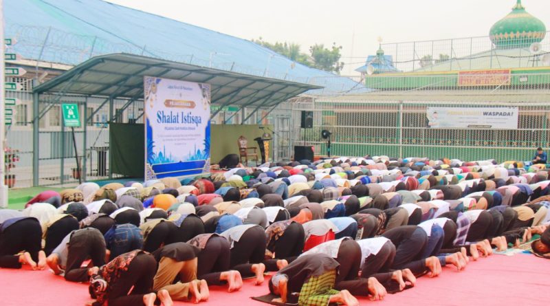 Lembaga Pemasyarakatan (Lapas) Kelas IIA Pekanbaru menggelar Shalat Istisqa bersama warga binaan, Jumat (18/9/2026). (Foto: Humas Lapas llA Pekanbaru)
