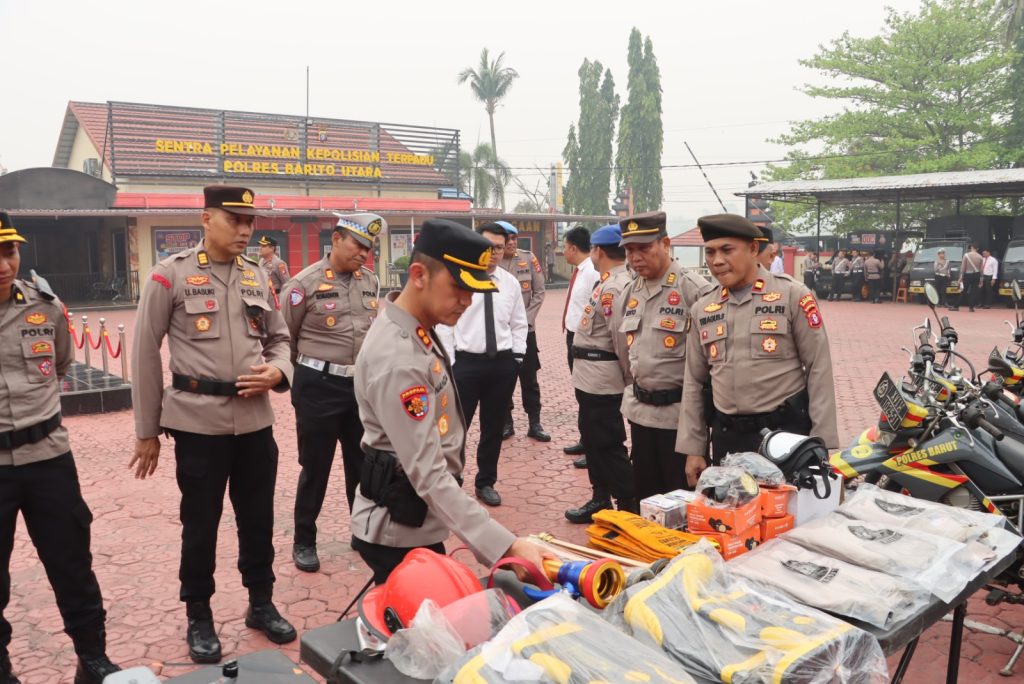 Polres Barito Utara menggelar Apel Gelar Pasukan dan Pemeriksaan Sarana Prasarana (Sarpras) Penanggulangan Karhutla di halaman Mapolres Barito Utara, Jumat (18/9/2026) pagi. (Foto: Humas Polres Barito Utara)