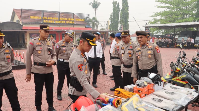 Polres Barito Utara menggelar Apel Gelar Pasukan dan Pemeriksaan Sarana Prasarana (Sarpras) Penanggulangan Karhutla di halaman Mapolres Barito Utara, Jumat (18/9/2026) pagi. (Foto: Humas Polres Barito Utara)