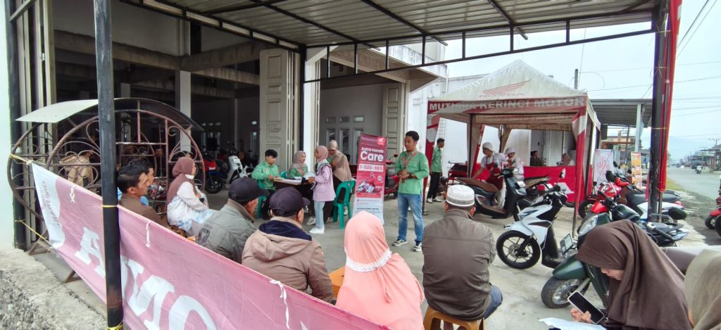 Kepala Cabang Dealer Honda MKM, Regi Idarto, menjelaskan bahwa Honda Care merupakan bagian dari Customer Assistance Road Emergency (CARE). (Foto: Dewi Yulianti)