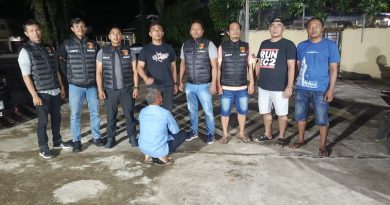 Seorang Aparatur Sipil Negara (ASN) berinisial EW (54) diringkus jajaran Satreskrim Polres Pasaman Barat atas dugaan pencabulan terhadap sejumlah anak di bawah umur di Jorong Batang Toman, Nagari Lingkuang Aua Baru, Kecamatan Pasaman, Sabtu (19/9/2026) malam. (Foto: Humas Polres Pasbar)