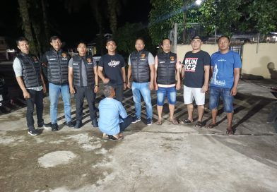 Seorang Aparatur Sipil Negara (ASN) berinisial EW (54) diringkus jajaran Satreskrim Polres Pasaman Barat atas dugaan pencabulan terhadap sejumlah anak di bawah umur di Jorong Batang Toman, Nagari Lingkuang Aua Baru, Kecamatan Pasaman, Sabtu (19/9/2026) malam. (Foto: Humas Polres Pasbar)