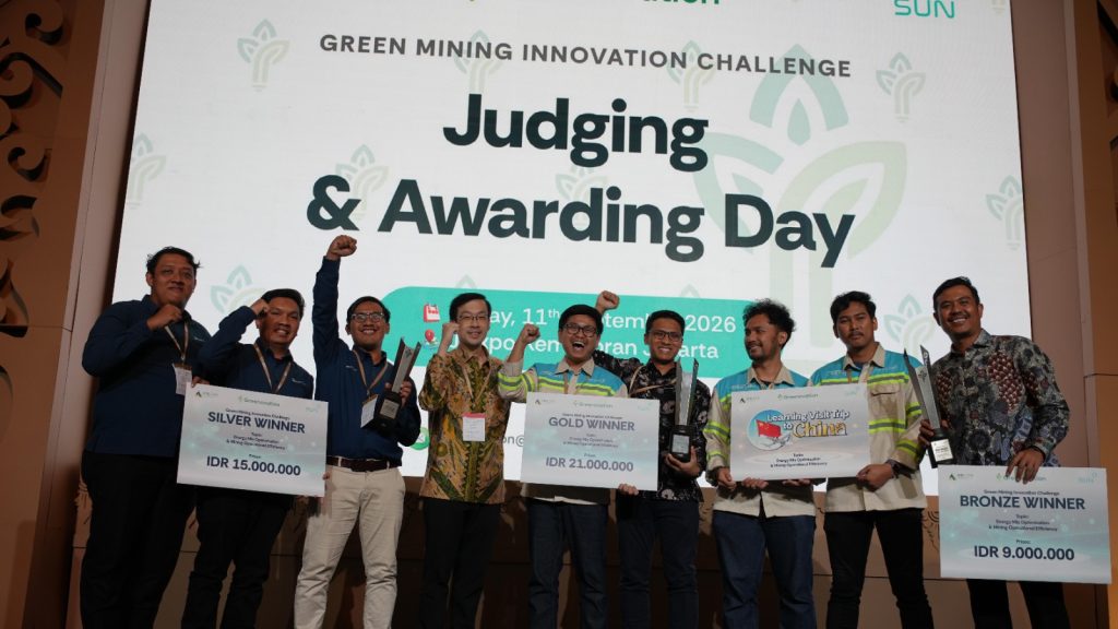Tim SOLAR STONE, PTBA meraih Silver Winner pada ajang Greenovation Judging & Awarding Day 2026 di JIExpo Kemayoran, Jakarta, Jumat (11/9/2026). (Foto: Humas PTBA)