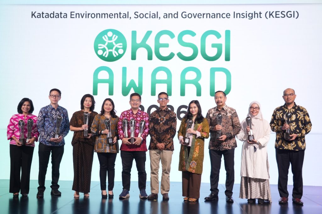 PT Bukit Asam Tbk (PTBA), anggota Holding Industri Pertambangan MIND ID, memborong dua penghargaan bergengsi dalam ajang Katadata ESG Insight (KESGI) Award 2026 di Sequis Tower, Jakarta, Kamis (17/9/2026). (Foto: Humas PTBA)