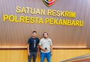 Liston Hutajulu (kiri) bersama kuasa hukum Jepriadi, S.H. (kanan) saat melakukan koordinasi di Satuan Reskrim Polresta Pekanbaru, Selasa (22/9/2026). (Foto: Rosbinner Hutagaol)