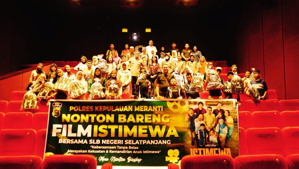 Polres Kepulauan Meranti menggelar kegiatan nonton bioskop bersama para siswa SLB Negeri Selatpanjang di Bioskop XXI Mal Ciputra Seraya, Pekanbaru, Jumat (25/9/2026). (Foto: Humas Polres Meranti)