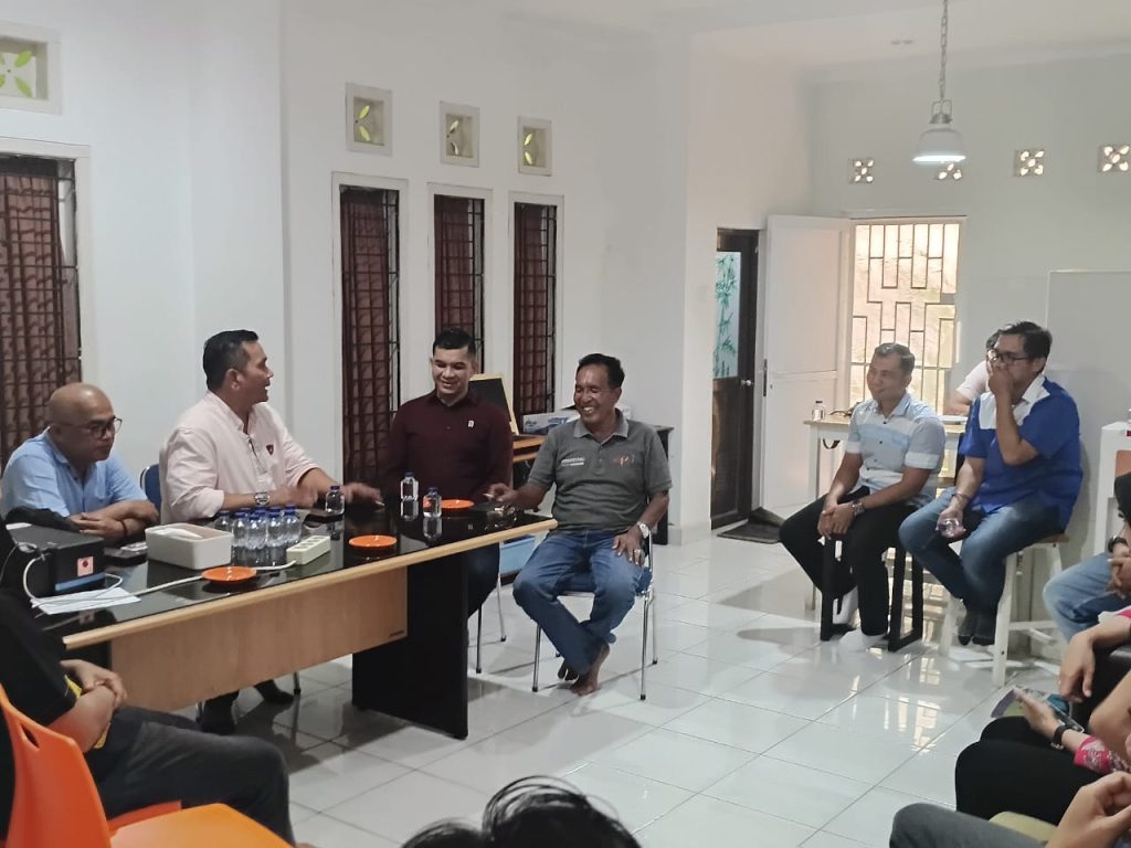 Jajaran Ditintelkam Polda Sumatera Barat yang diwakili Subdit 1 melakukan kunjungan silaturahmi ke Sekretariat Jaringan Media Siber Indonesia (JMSI) Provinsi Sumatera Barat di Jalan Manggopoh, Kota Padang, Selasa (29/9/2026). (Foto: Novrianto)