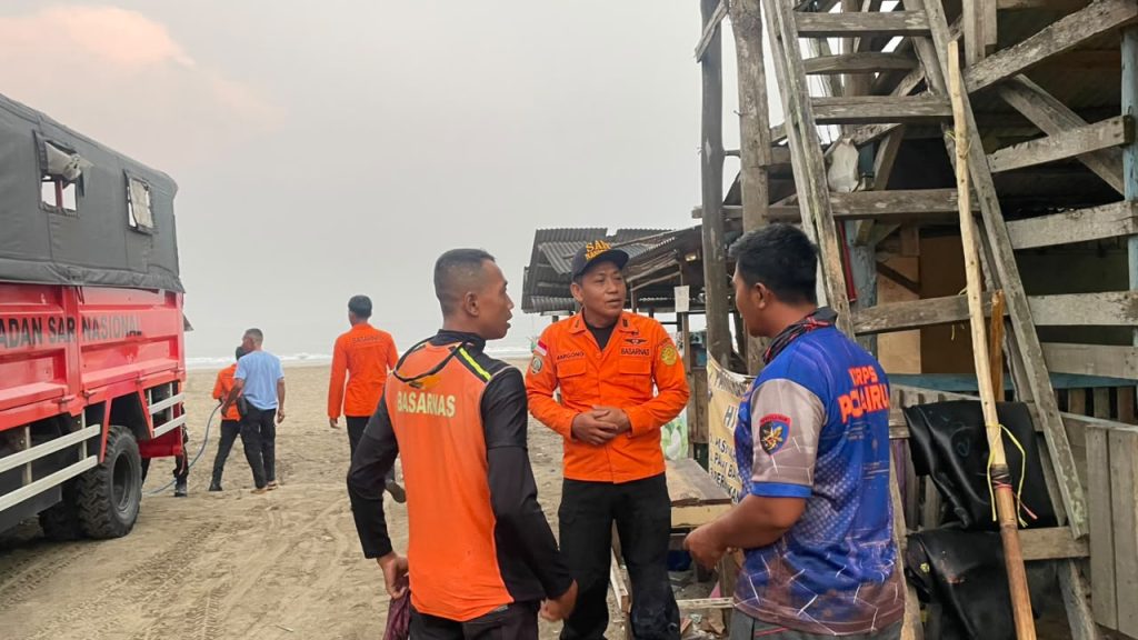 Persiapan pertolongan kapal nelayan mati di Anyer. (Foto: Kantor SAR Banten)