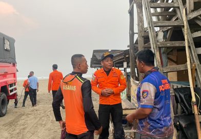 Persiapan pertolongan kapal nelayan mati di Anyer. (Foto: Kantor SAR Banten)