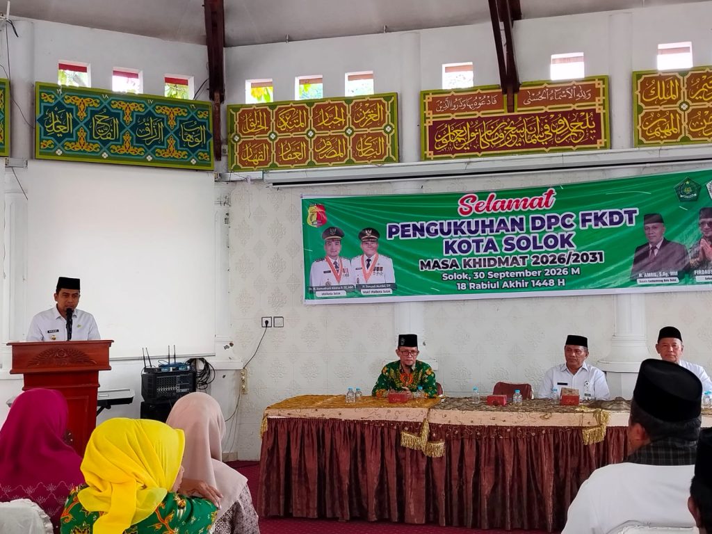 Pengurus Cabang Forum Komunikasi Diniyah Takmiliyah (PC FKDT) Kota Solok Periode 2026–2031 resmi dikukuhkan di Balerong 99, Rumah Dinas Walikota Solok, Rabu (30/9/2026). (Foto: IST/Fitria Sartika)